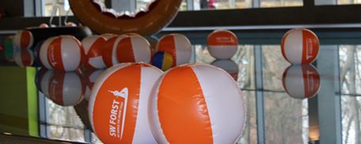 SWF Schwimmhalle Baelle im Wasser